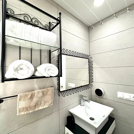 Lim7 - Precioso Apartamento, Wifi, Centro Торремолінос